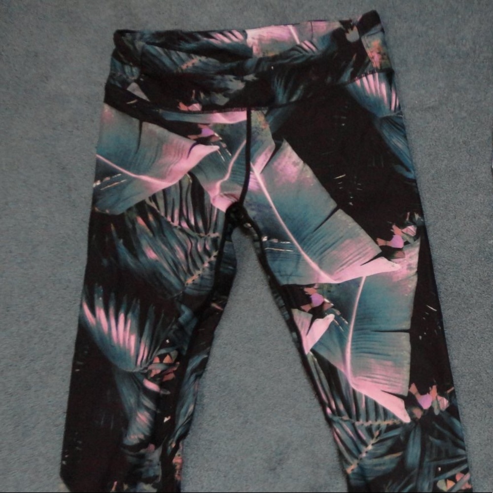 Fabletics Capri Size S